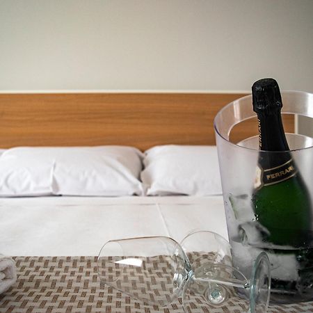 Ferrari Rooms & Apartments Порто-Чезарео Екстер'єр фото